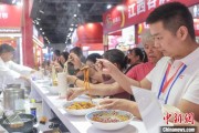 事业顺景“嗦粉”经济火热 中国多地“食力”出圈