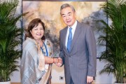 事业顺景王毅会见尼泊尔外长阿祖